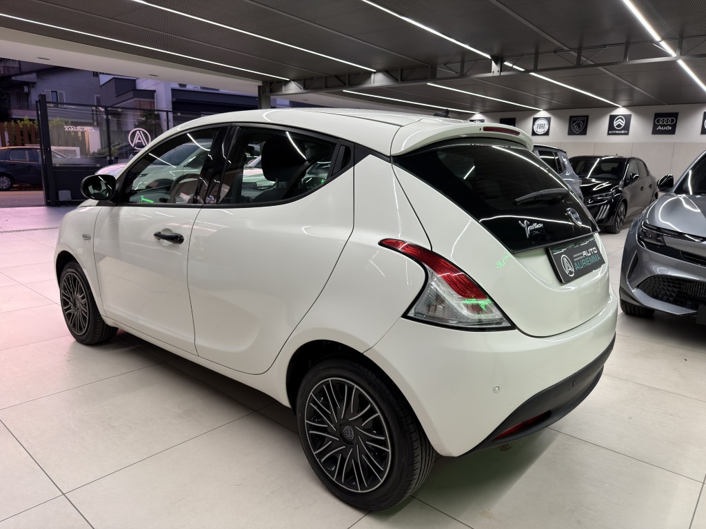 LANCIA YPSLON 1200 GPL DI SERIE GOLD